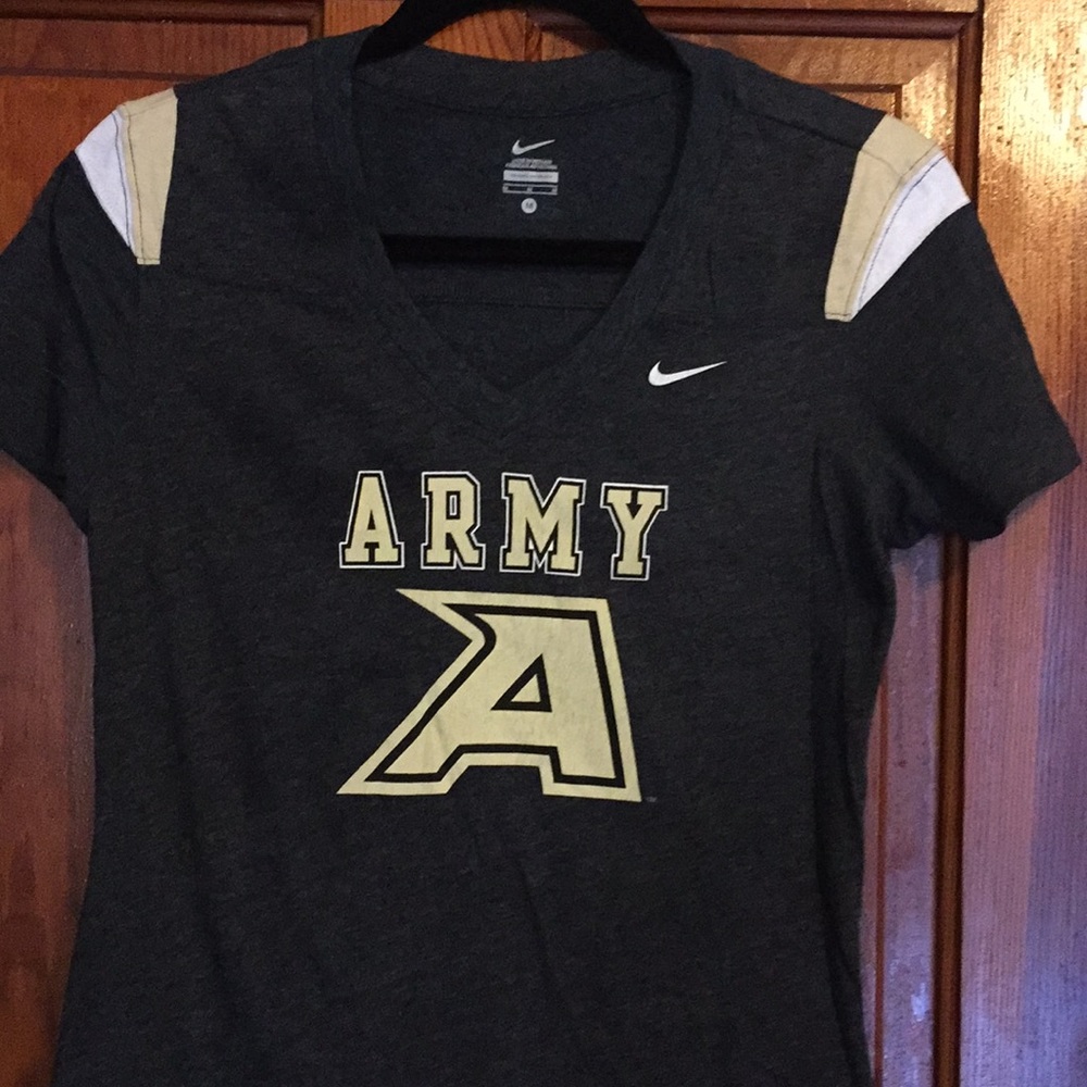 Nike Army T-shirt. Size Medium.